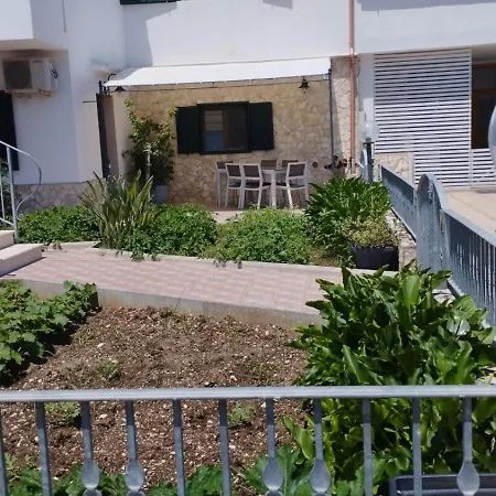 Tomaso * 维耶斯泰
